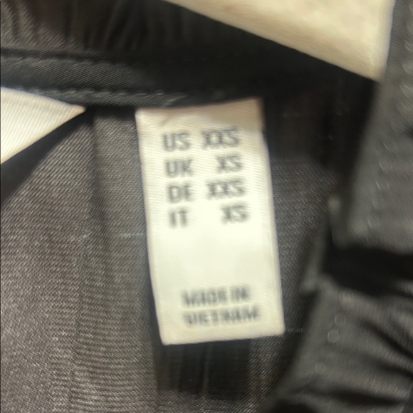 Isaac Mizrahi Black Midi Skirt - Picture 3 of 6